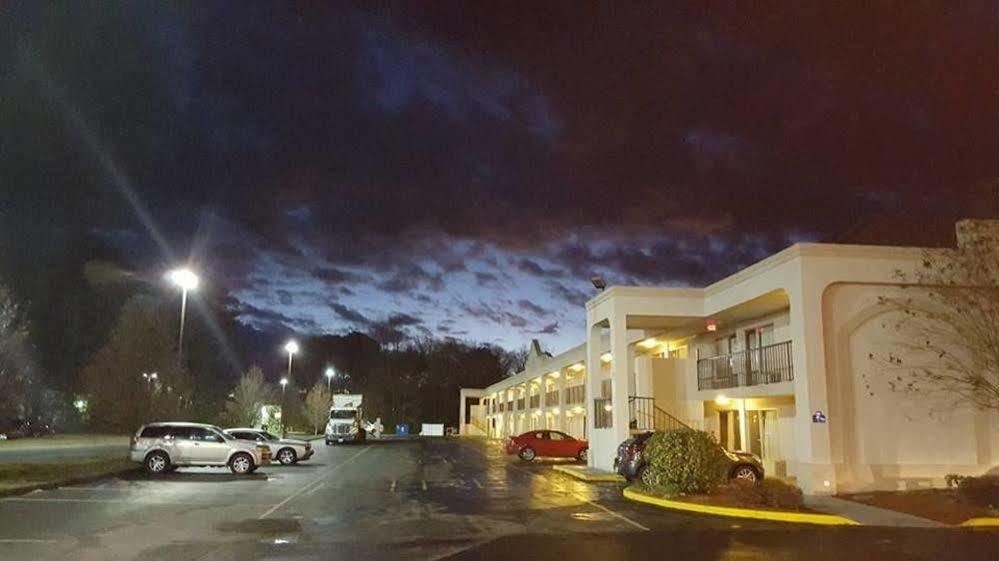 Days Inn Salisbury Exterior photo